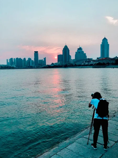 silhouette of a man with a backpack on the background of the city