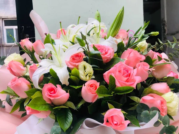 beautiful bouquet of pink roses in a vase