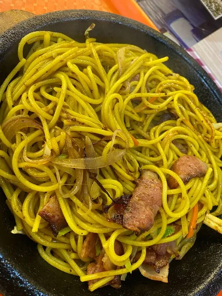 spaghetti with meat and vegetables