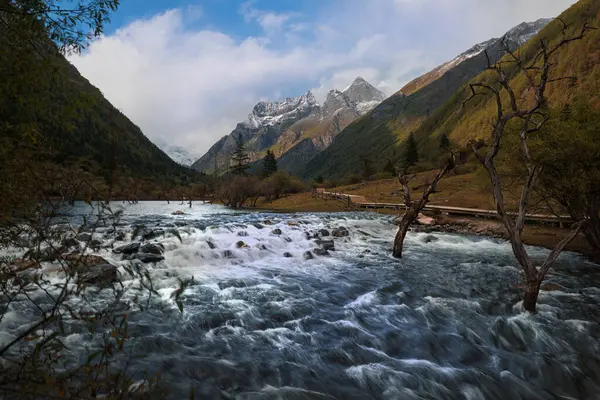 Hermoso Paisaje Con Río Montañas — Foto de Stock