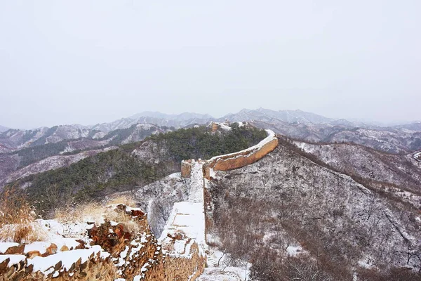 the great wall of the mountain in the mountains