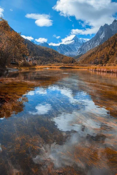 Hermoso Paisaje Del Lago Las Montañas — Foto de Stock