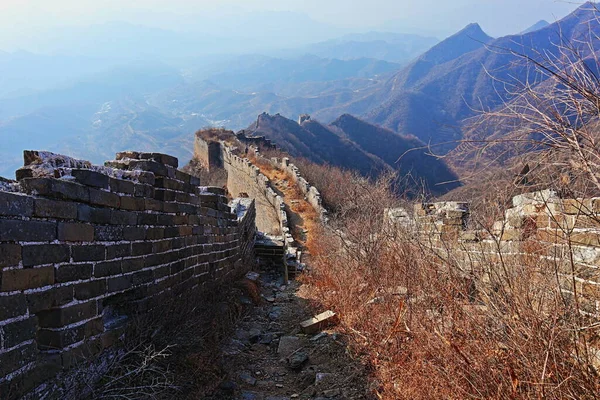 the great wall of the ancient city of china