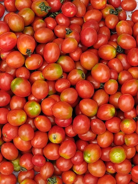 fresh tomatoes on market stall