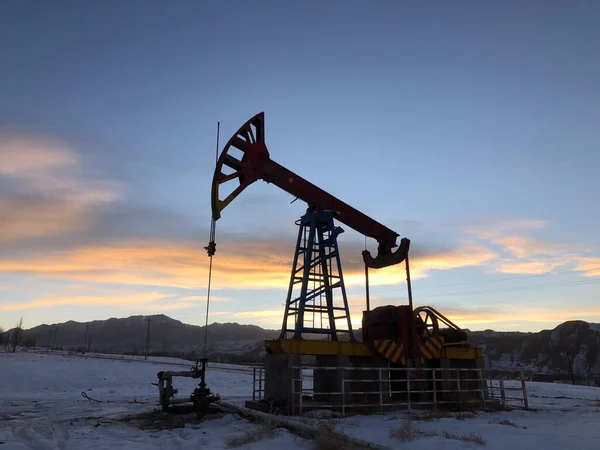 oil pump in the desert