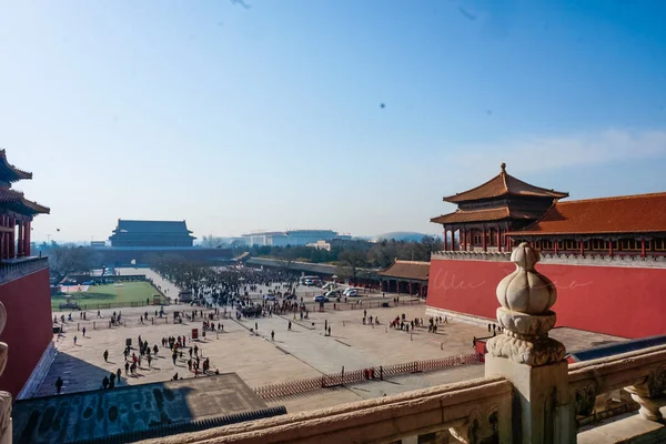 Pombos Praça Cidade Proibida Pequim China Pombos Voando Frente Muralha  fotos, imagens de © calvin99 #384795524