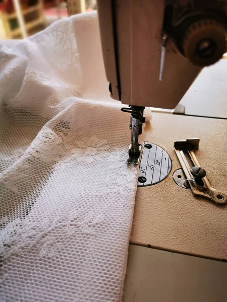 sewing machine, threads and fabric
