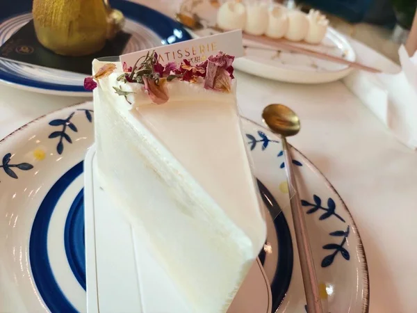 stock image delicious cake with cream and berries