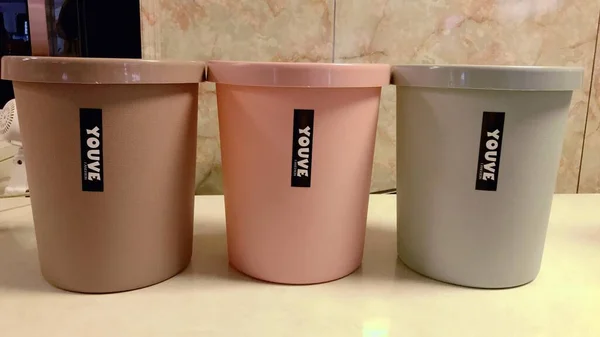 disposable plastic containers for recycling.