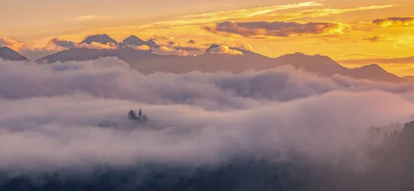 Прекрасний Схід Сонця Горах — стокове фото
