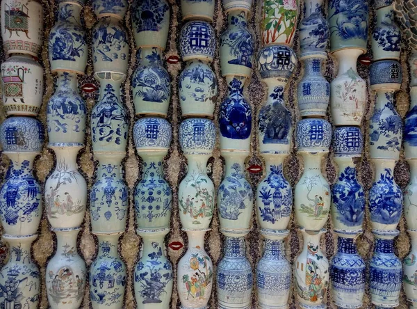 traditional turkish ceramics in the market