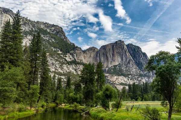 Schöne Aussicht Auf Die Berge — Stockfoto