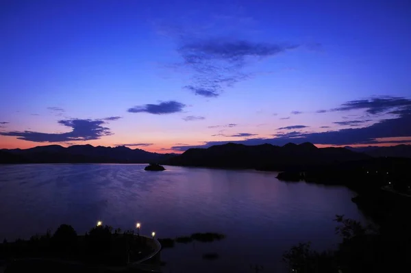 stock image beautiful sunset over the lake