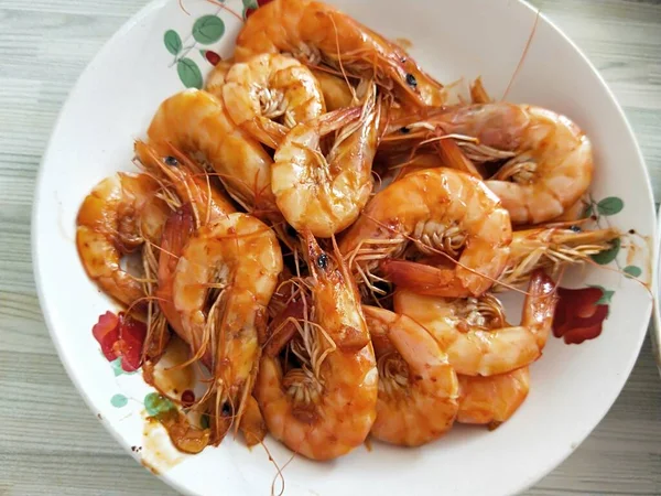 grilled shrimps with shrimp and lemon