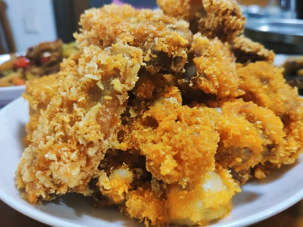 fried chicken with sauce