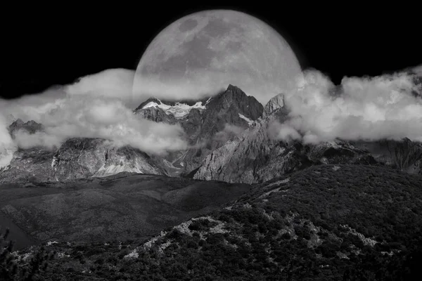 moon in the mountains