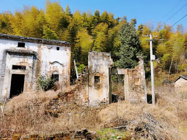 stock image abandoned house in the city