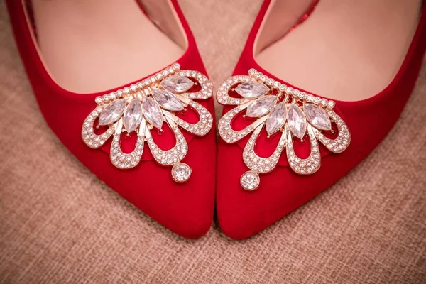 Buty Pięknej Kobiety Czerwonym Tle — Zdjęcie stockowe