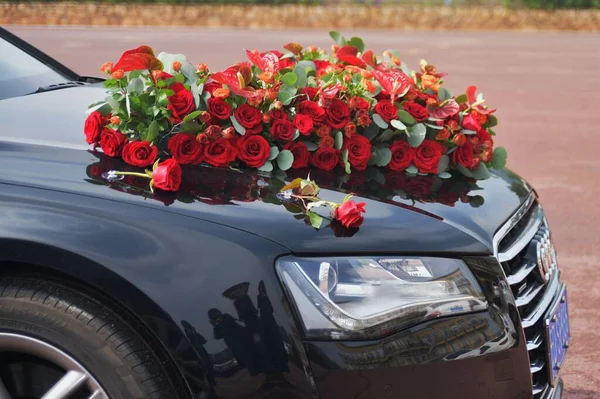 wedding car with red roses