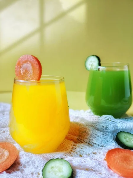 healthy food, detox and diet concept-close up of fresh vegetable juice and vegetables