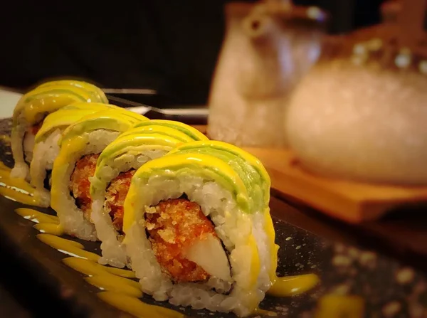 Involtino Sushi Con Salmone Verdure — Foto Stock