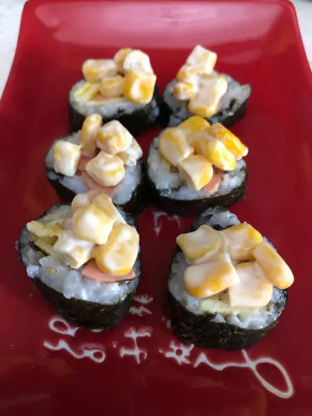 Involtini Sushi Con Salmone Avocado — Foto Stock