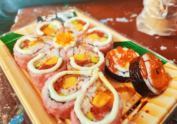 Sushi Rolls Salmon Shrimp Cheese Fish Tuna Caviar Seafood Japanese —  Fotos de Stock
