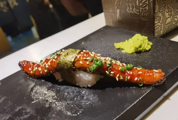 鮭と野菜の巻き寿司 — ストック写真