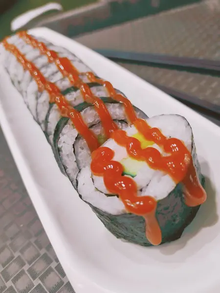 Rollo Sushi Con Salmón Verduras —  Fotos de Stock