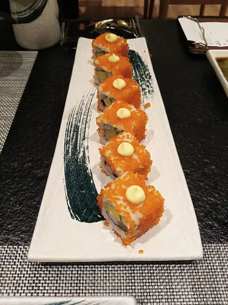 Cocina Japonesa Rollo Sushi Con Semillas Salmón Sésamo —  Fotos de Stock