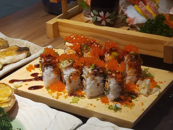 Rollos Sushi Con Salmón Semillas Sésamo —  Fotos de Stock