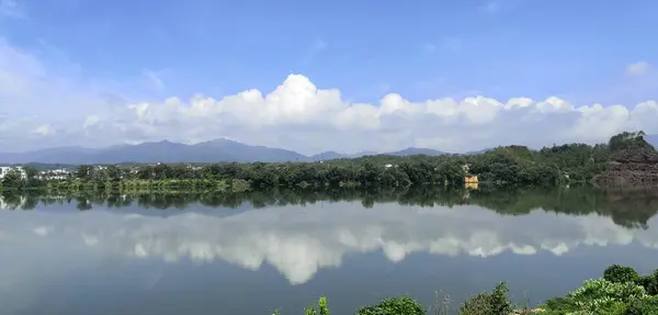 Stock image beautiful landscape of the lake