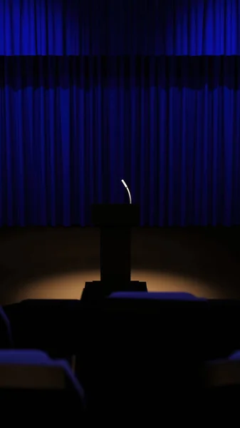 讲台会议舞台和蓝色帷幕的抽象背景 3D插图渲染 — 图库照片