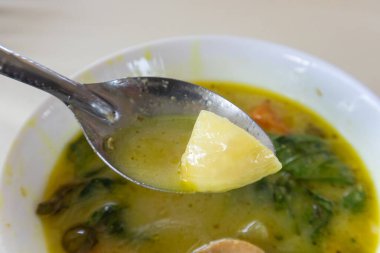 yeşil körili biftek ve durian Thai stili