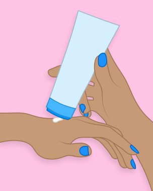 Elleri kremalı. Kremalı kadın elleri.