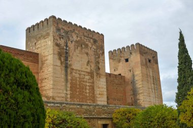 Kale kompleksi ve Alhambra sarayı.