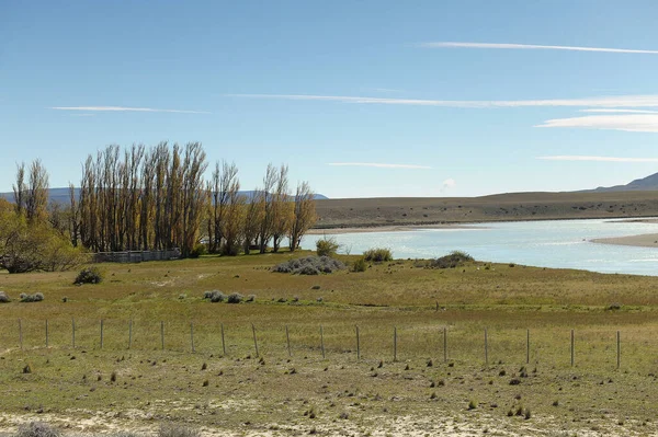 Rivière Santa Cruz, traversant la Patagonie. — Photo