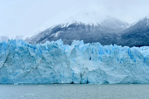 Perito-Moreno-Gletscher und argentinischer See — Stockfoto