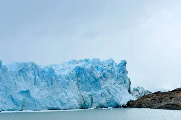 De Perito Moreno gletsjer en het meer van Argentinië — Stockfoto