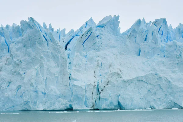 O Glaciar Perito Moreno e o Lago Argentina — Fotografia de Stock
