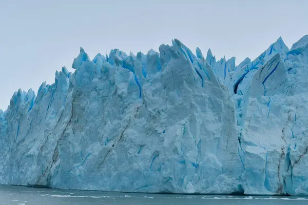 O Glaciar Perito Moreno e o Lago Argentina — Fotografia de Stock