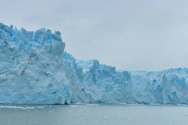 De Perito Moreno gletsjer en het meer van Argentinië — Stockfoto