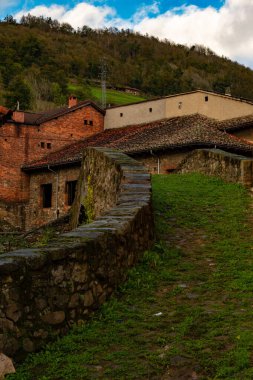 Villoria Nehri üzerindeki ortaçağ köprüsü