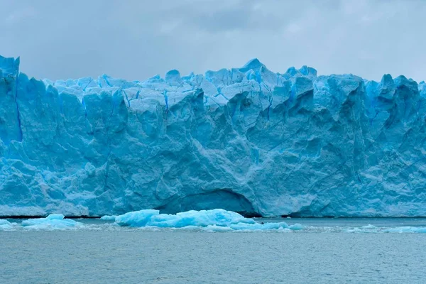 De Perito Moreno gletsjer en het meer van Argentinië — Stockfoto