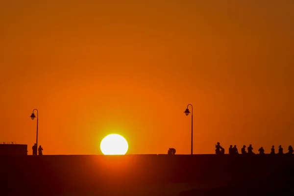 Magnificent sunset on the Paseo de Cadiz. — Stock Photo, Image