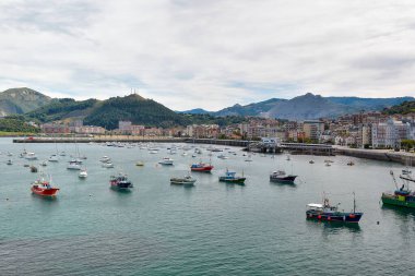 Cantabrian kıyısındaki liman mimarisi.