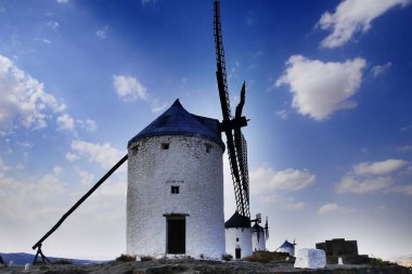 İspanya 'da buğday işlemek için eski değirmenler.