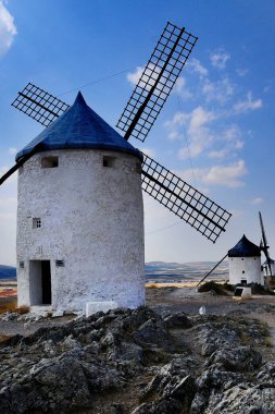 İspanya 'da buğday işlemek için eski değirmenler.