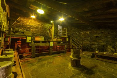 İspanya 'da buğday işlemek için eski değirmenler.