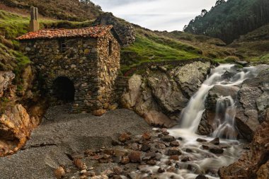 İspanya 'da buğday işlemek için eski değirmenler.
